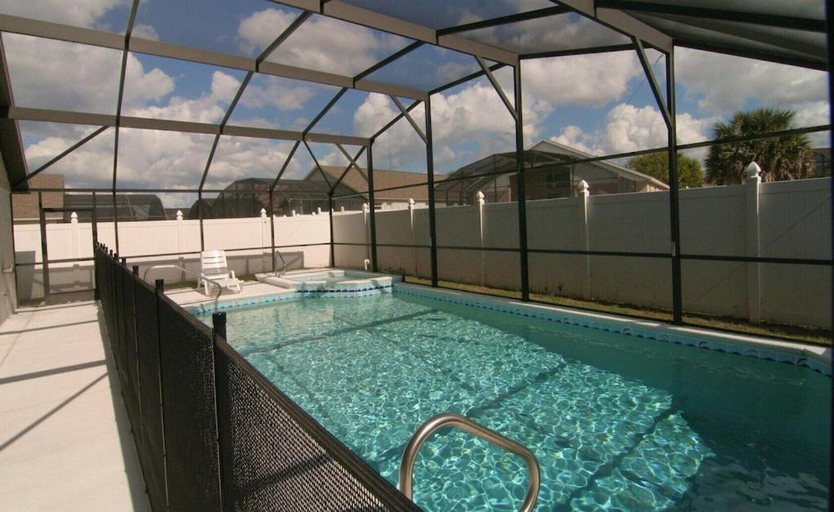 View, Emma Castle - private fenced home 3 miles to Disney, Osceola
