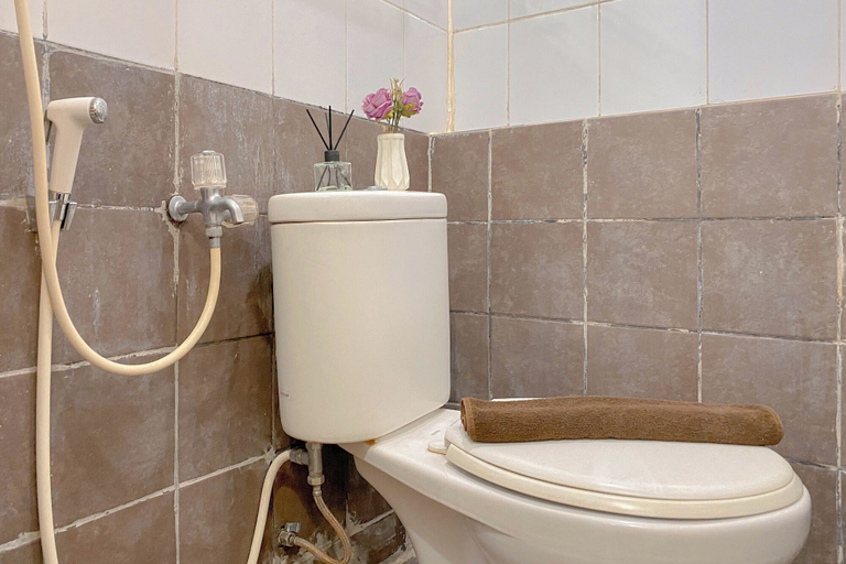 Bathroom 4, Best Choice And Modern 2Br Green Pramuka City Apartment, Central Jakarta