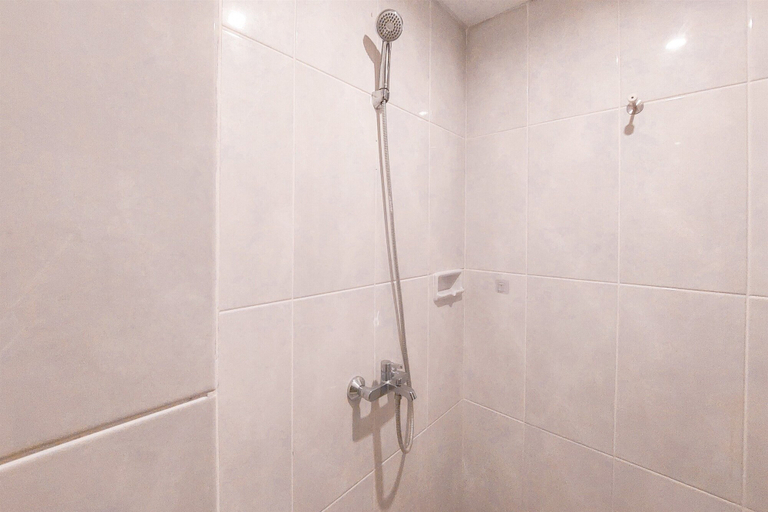 Bathroom 3, Simply Studio Apartment At Serpong Garden, Tangerang