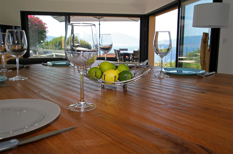 Others 3, Villa Vue Mer, piscine chauffee, tennis, Corse-du-Sud