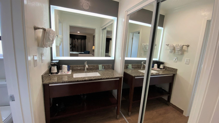 Bathroom 11