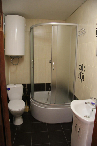 Bathroom 3, Коло Гір, Mizhhirs'kyi