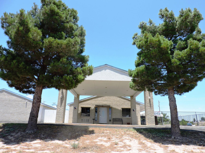 Exterior & Views 1, Riata Inn - Rankin, Upton