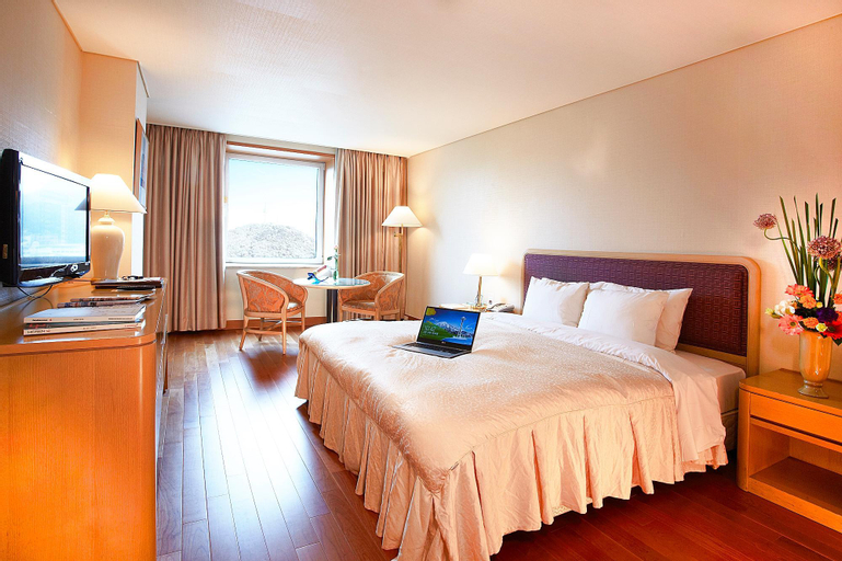 Bedroom 25