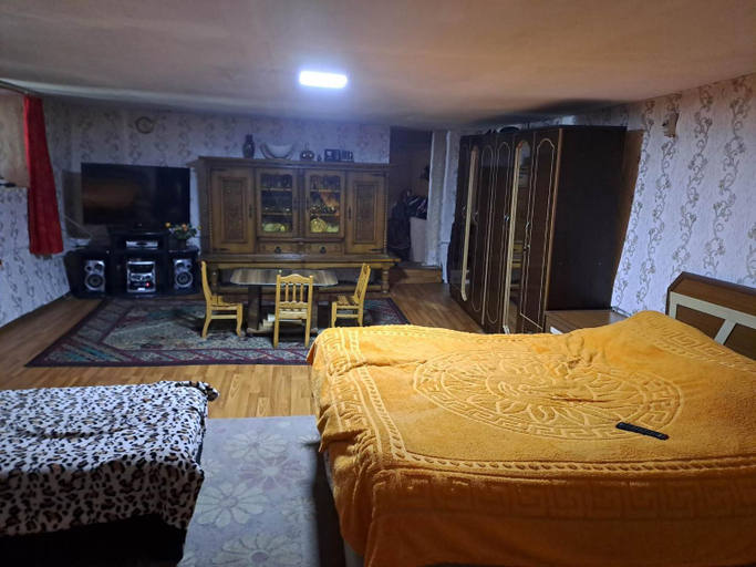 Others 2, Sweet home, Mestia