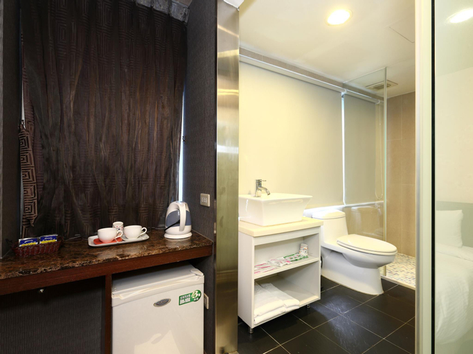 Bathroom 10