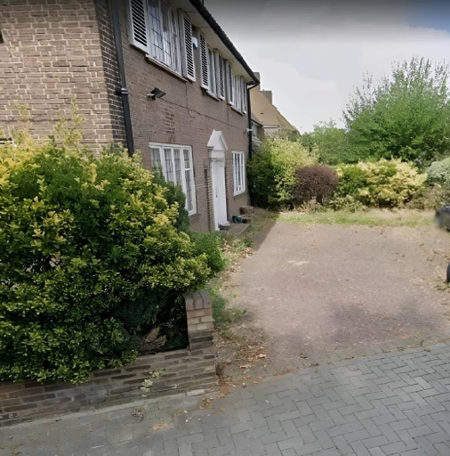 Exterior & Views 2, Spacious Apartment in Thornton Road L, London
