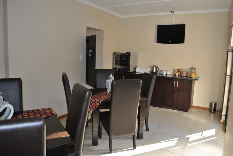 Food & Drinks 5, Amaris Guesthouse, Ngaka Modiri Molema