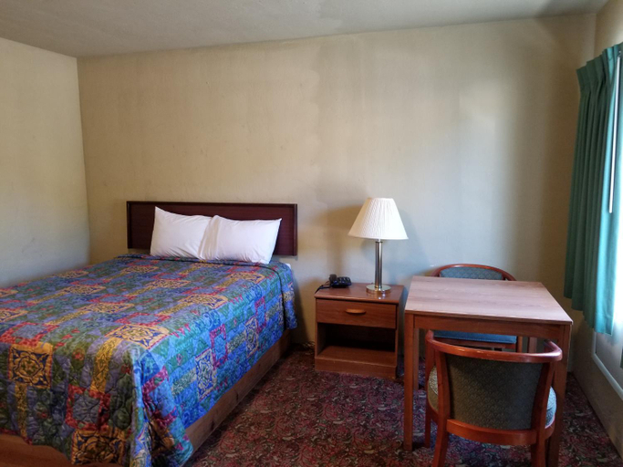 Bedroom 2, Quick Stop Motel & Market, Douglas