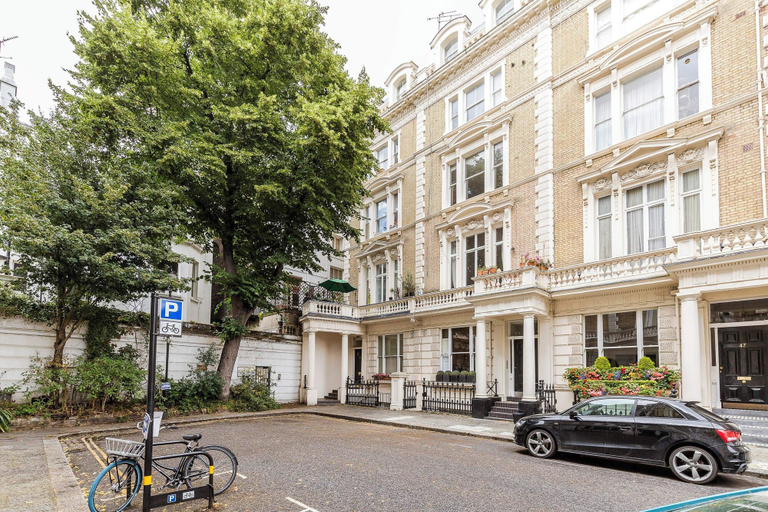 Others 3, Classic Victorian Flat With Terrace, London