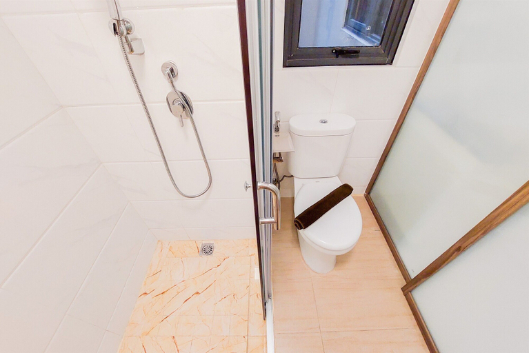 Bathroom 2, Modern And Nice 2Br At 30Th Floor Sky House Bsd Apartment, South Tangerang