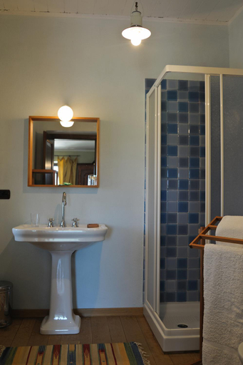 Bathroom 4, Casapecchenino, Cuneo