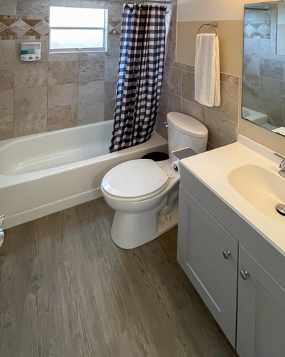 Bathroom 3, WaveSurf, Lee