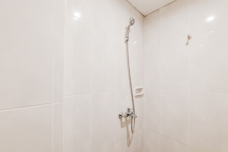 Bathroom 5, Homey And Enjoy Living Studio Serpong Garden Apartment, Tangerang