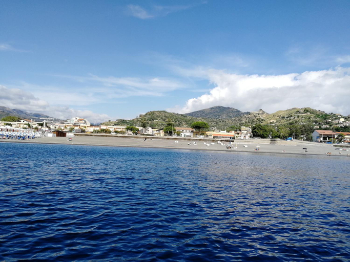 Others 5, Le sorelle, Messina