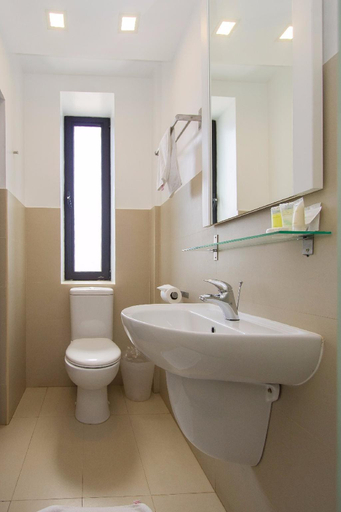Bathroom 9