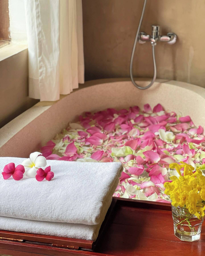 Bathroom 4, Isann Lodge, Siem Reap