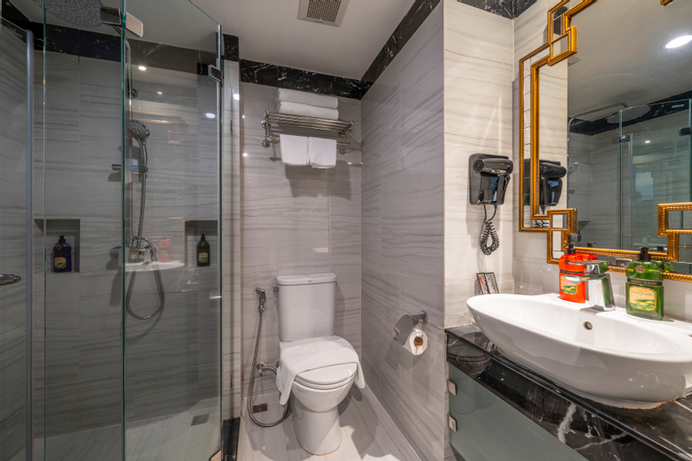 Bathroom 13