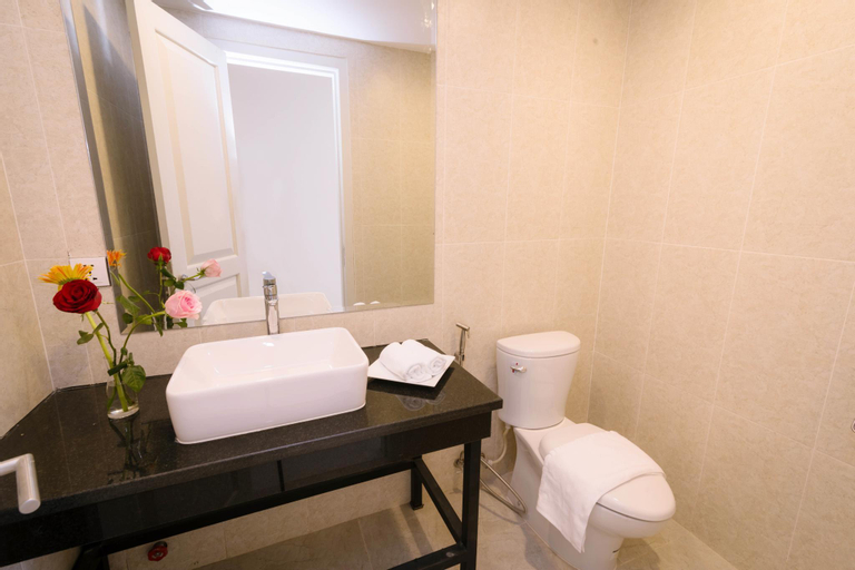 Bathroom 16