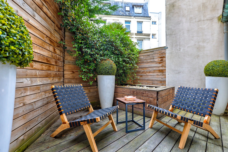 Others 5, Maison Euler, Paris