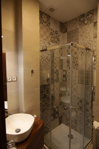 Bathroom 3, Vacz Hotel, Vác