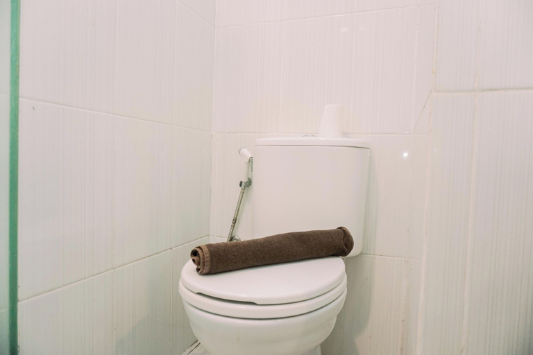 Bathroom 4, Strategic Studio At 30Th Floor Tamansari Semanggi Apartment, South Jakarta