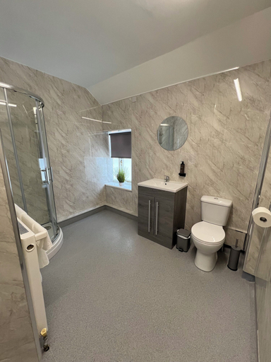 Bathroom 5, High Corner Hotel, Rhondda, Cynon, Taff