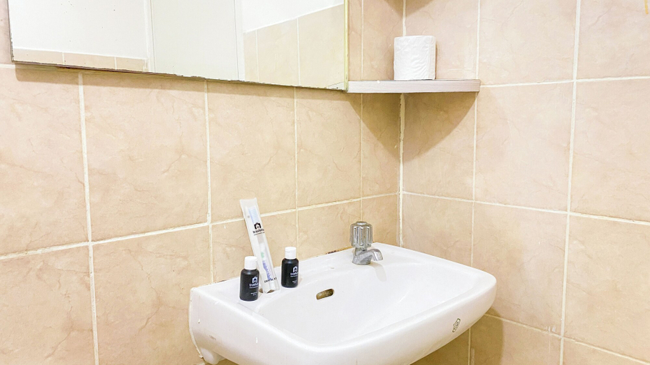 Bathroom 4, Comfortable And Homey 3Br Green Bay Pluit Apartment, Jakarta Utara