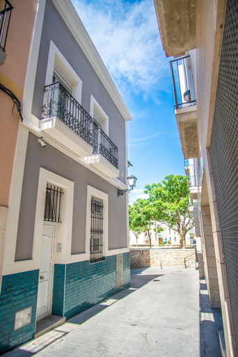 Exterior & Views