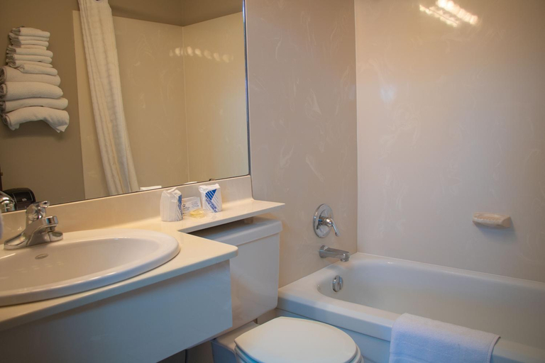 Bathroom 2, Prairie Oasis Tourist Complex, Division No. 7