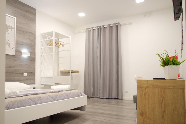 Others 2, B&B Garosa, Ragusa