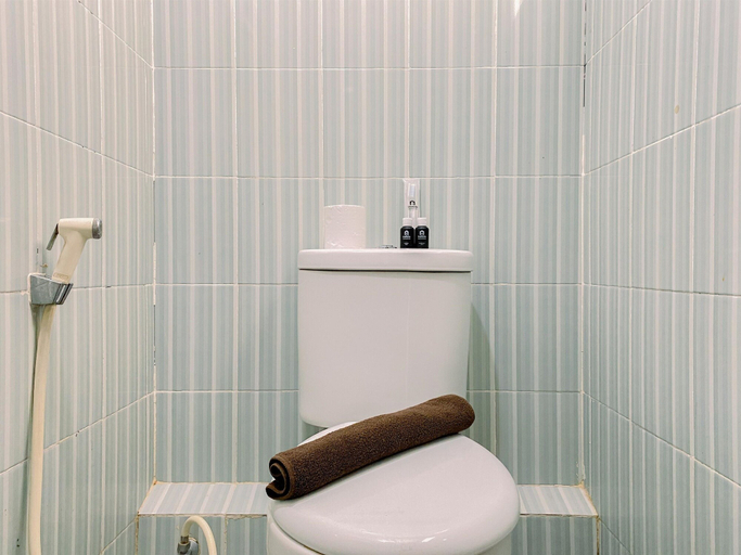Bathroom 3, Cozy And Simply Look Studio Cinere Resort Apartment, Depok