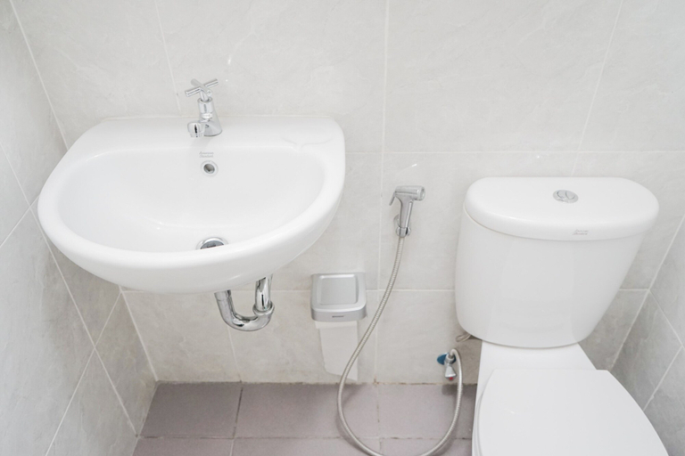 Bathroom 2, Best Choice 2Br Parkland Avenue Apartment, Tangerang Selatan