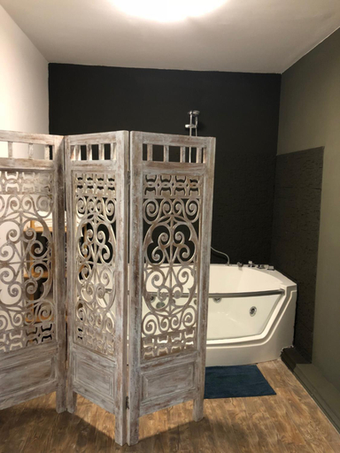 Bathroom 2, Sliema La Loggia Suites