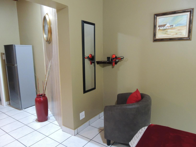 Others 2, Hullabaloo selfcatering sleepover, Ngaka Modiri Molema