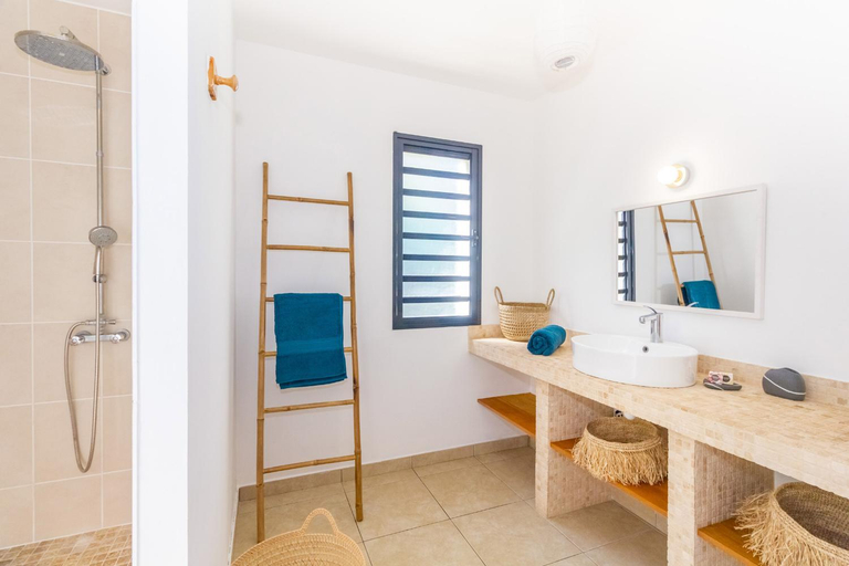 Bathroom 2, Villa Elysee - Vue mer et piscine a Saint-Gilles, Saint-Paul