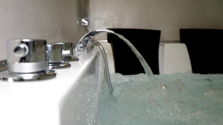 Bathroom 18