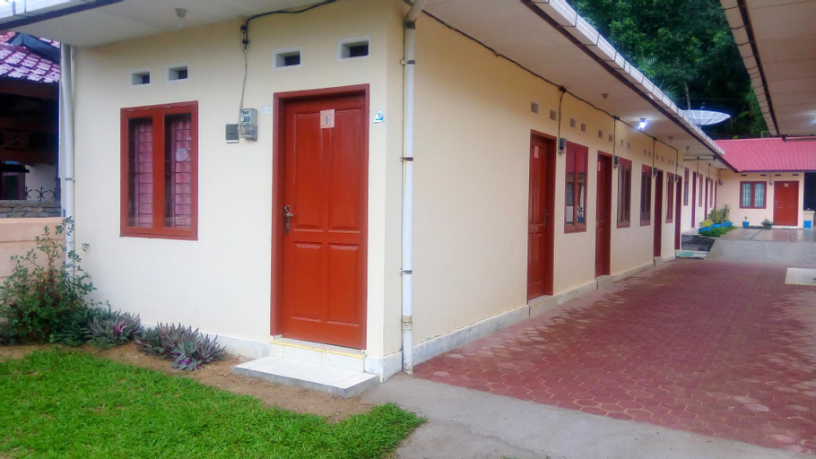 Exterior 3