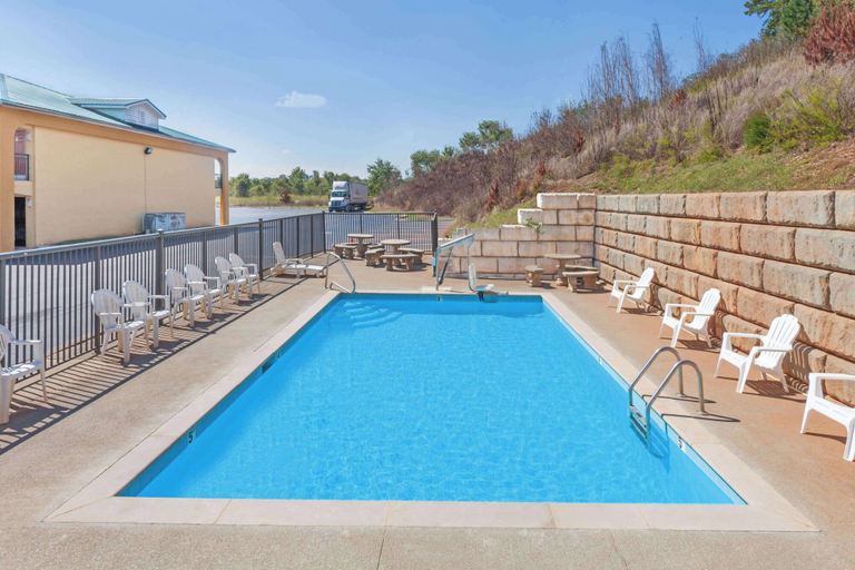Sport & Beauty 5, Days Inn by Wyndham Lenoir City, Loudon