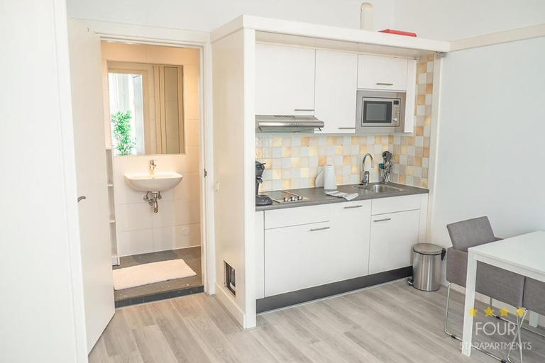 Kitchen 2, Stylish coastal apartment, Den Haag