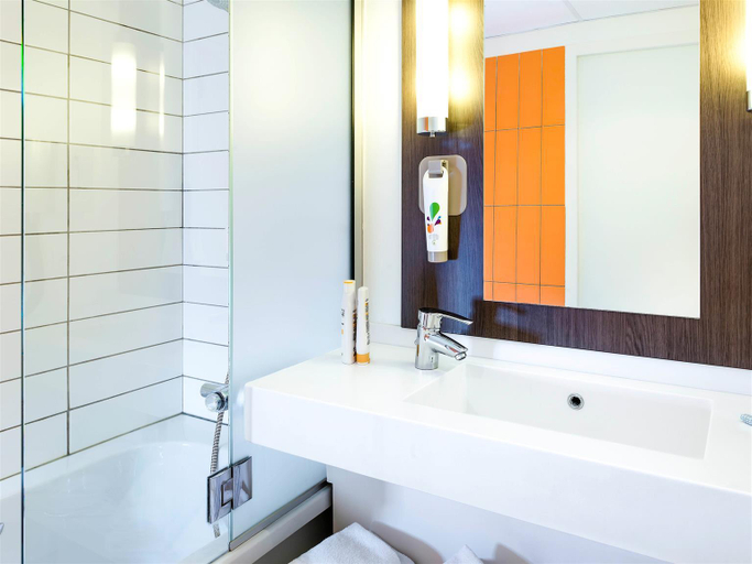 Bathroom 7