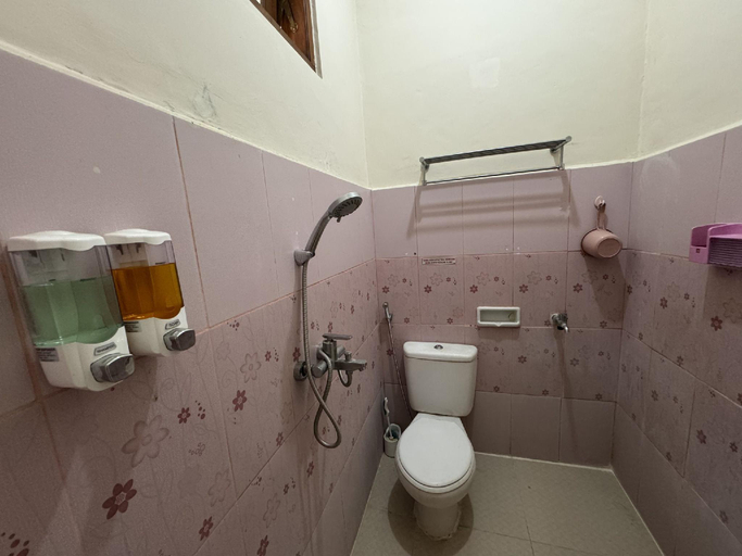 Bathroom 3, Griya Baciro, Yogyakarta