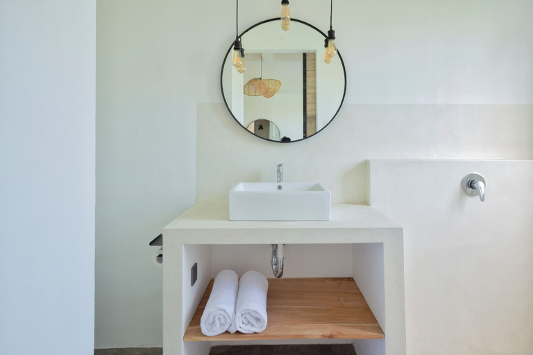 Bathroom 2, MariNara Lofts, Badung