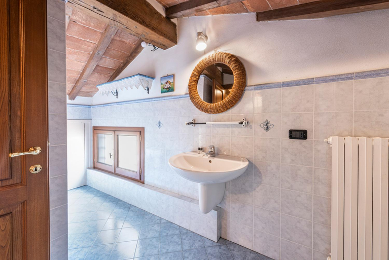 Bathroom 3, San Frediano House by Mmega, Florence