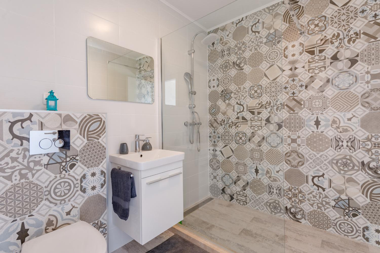 Bathroom 2, The Olive Tree Villa, Selca