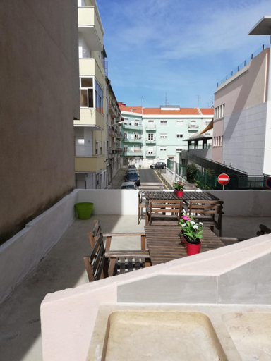 Others 3, BED&SHOWER Moscavide -Self Check-In, Loures