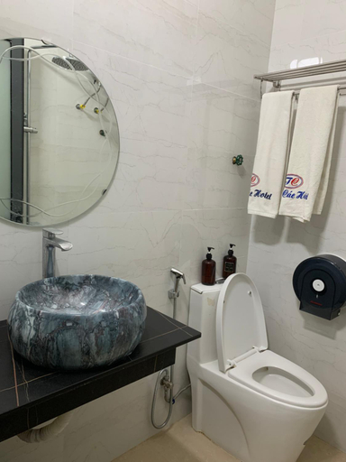 Bathroom 5, Thien Cac Hotel, Qui Nhơn