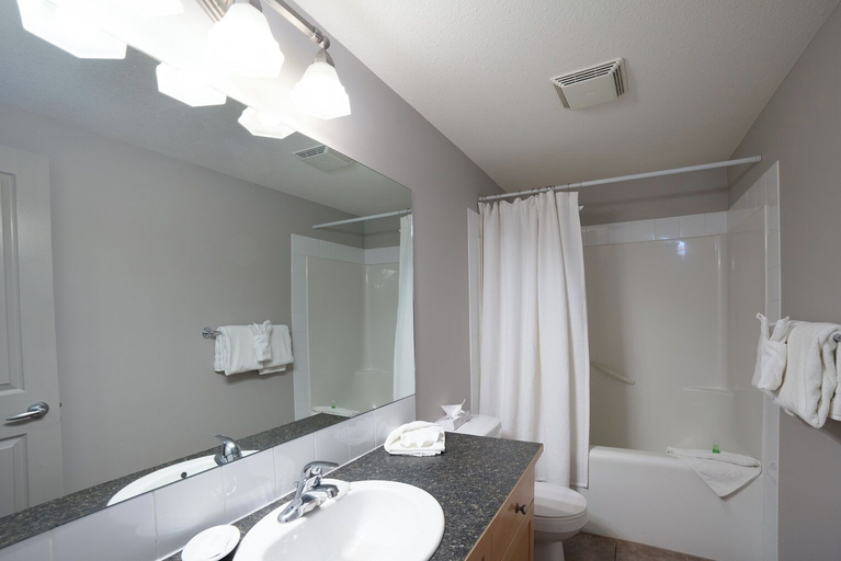 Bathroom 5, Lodges at Canmore, Division No. 15