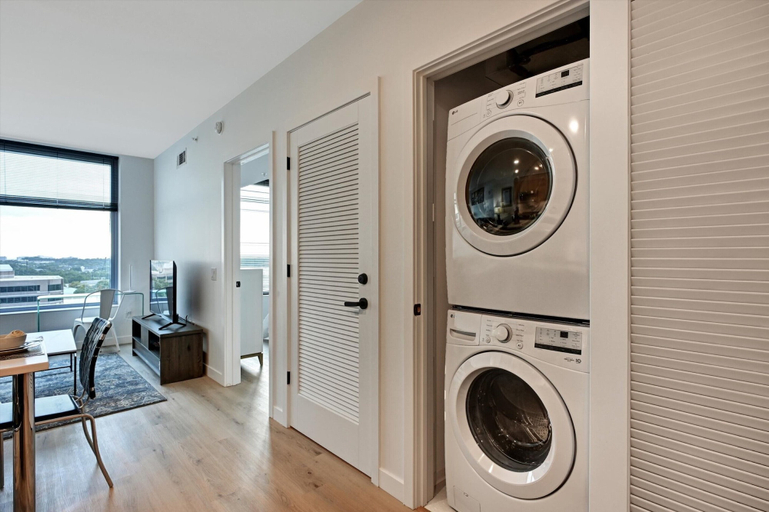 Bathroom 4, Global Luxury Suites at Town Center, Fairfax