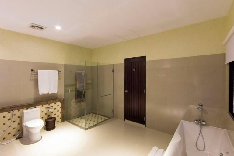 Bathroom 29